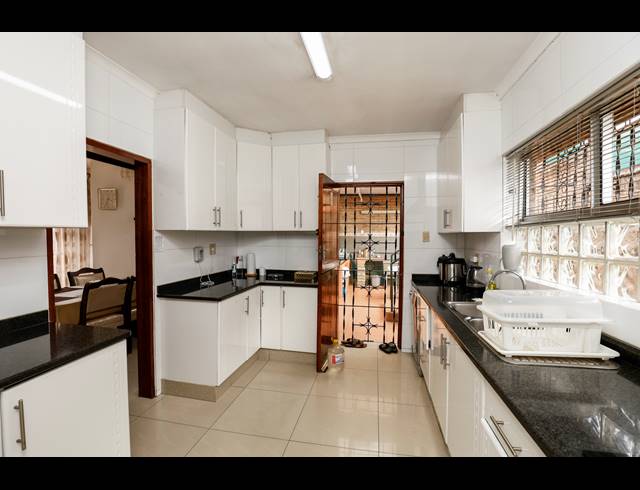 4 BEDROOM HOUSE FOR SALE IN OVERPORT